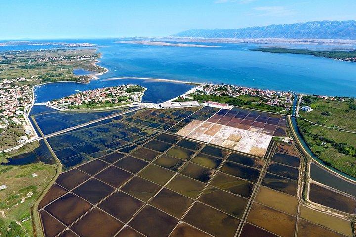 カブリオツアー： ニン旧市街、塩の家、王立ブドウ園