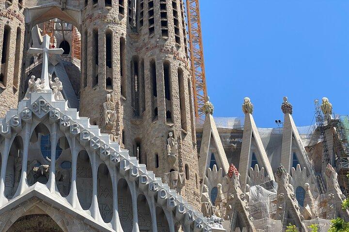Tour de la Sagrada Familia de Piedra a Alma