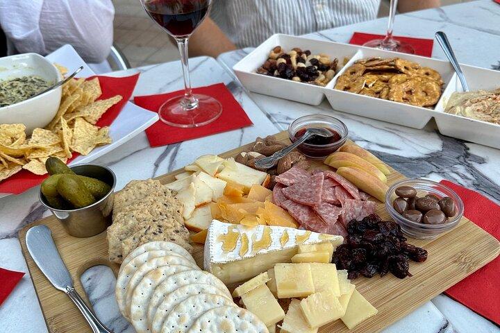 Experiencia de cata de vinos en Ybor Histórico