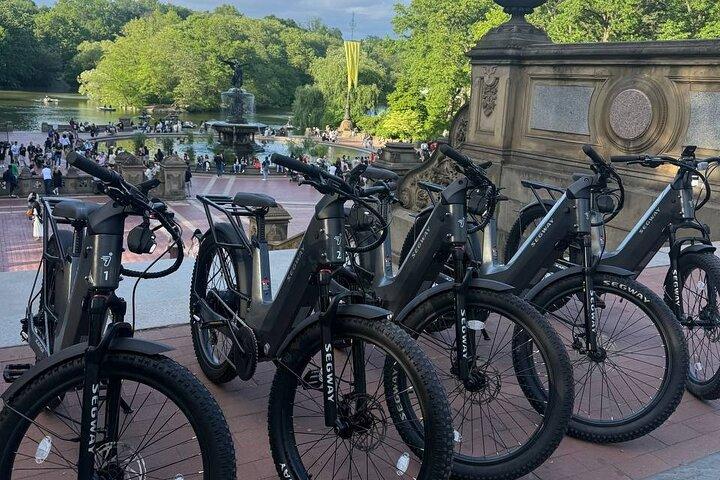 ニューヨーク市のセントラルパークのガイド付き電動自転車ツアー