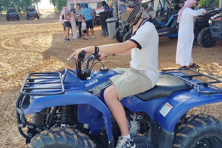 VIPレッドデューンデザートサファリ（クワッドバイク付 ） , 4x4ピック＆ドロップ,BBQディナー