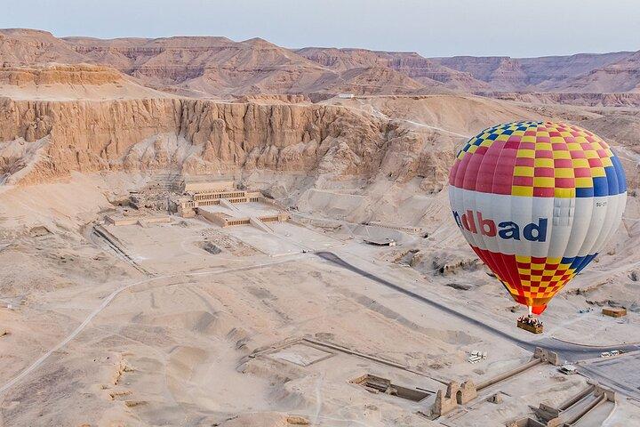 Globo de aire caliente con exploración de la orilla este de Luxor