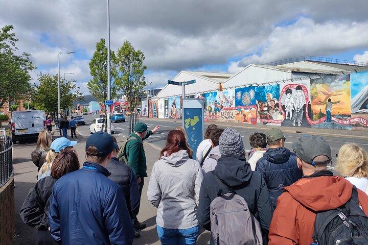 Belfast Troubles Tour: Mure og broer