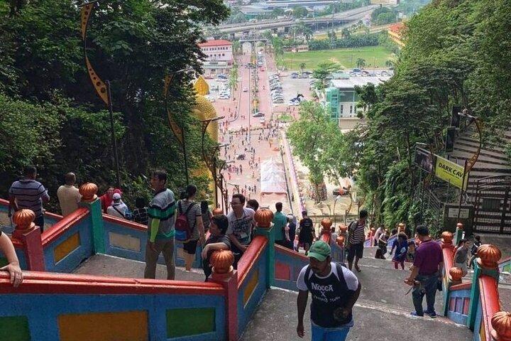 シンガポールからクアラルンプールへ16時間のプライベートハイライトツアー