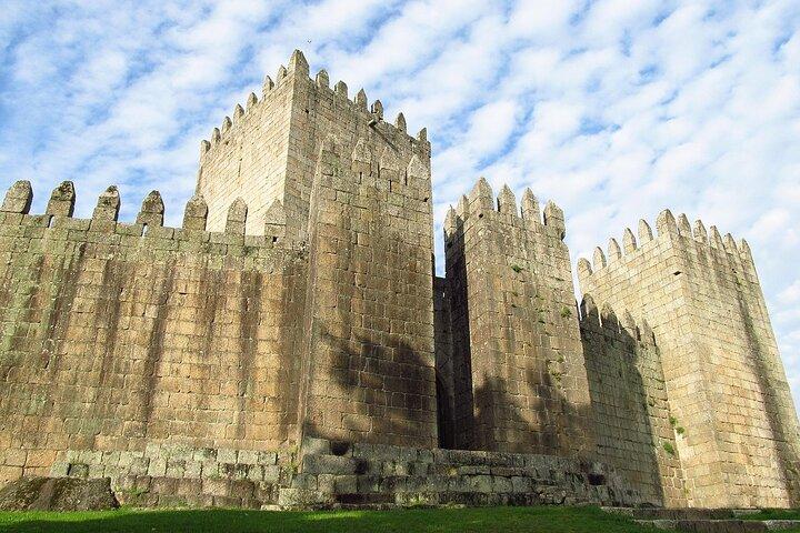 Guimarães Medieval Quest: Quebrar a Maldição e Salvar a Cidade