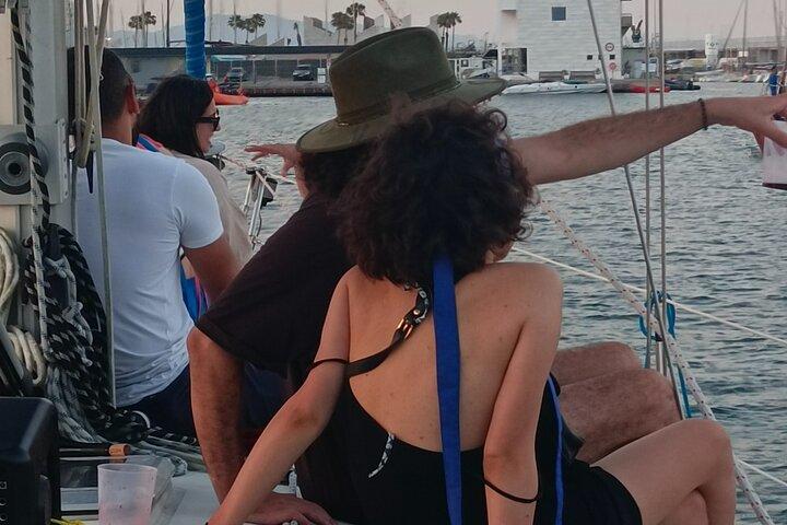 Tour in barca a vela al tramonto a Barcellona