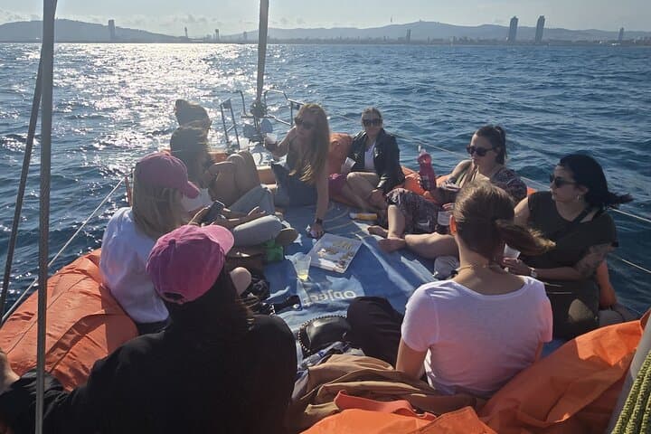 1 Hour Barcelona Sailing Tour Experience with Drinks