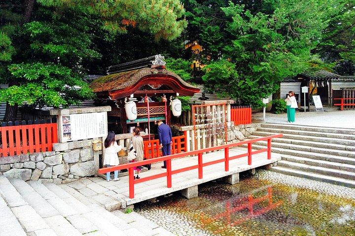 京都： 下鴨の聖なる森で歴史を歩く