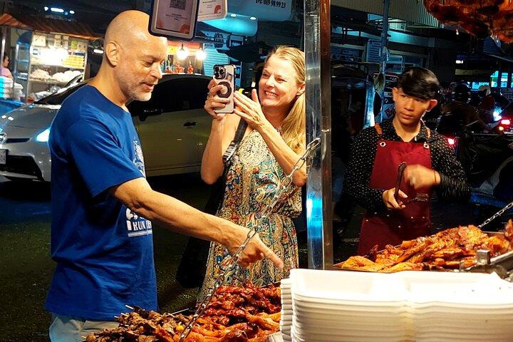 Tour gastronomico di Phnom Penh di Tuk Tuk: 20 Degustazioni e Bevande