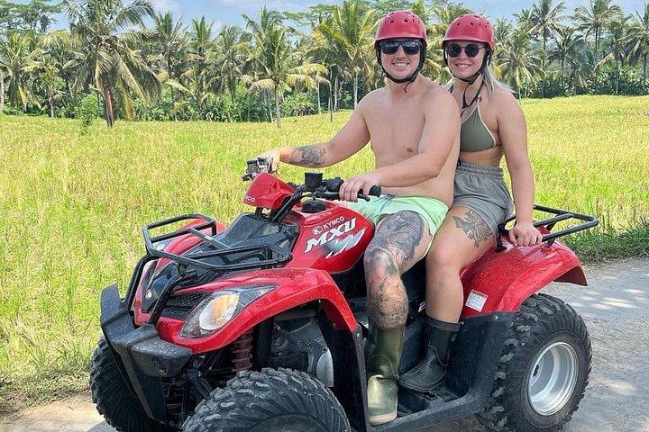 バリ島ATVクワッドバイクモンキーフォレストジャングルブランコランチ付き