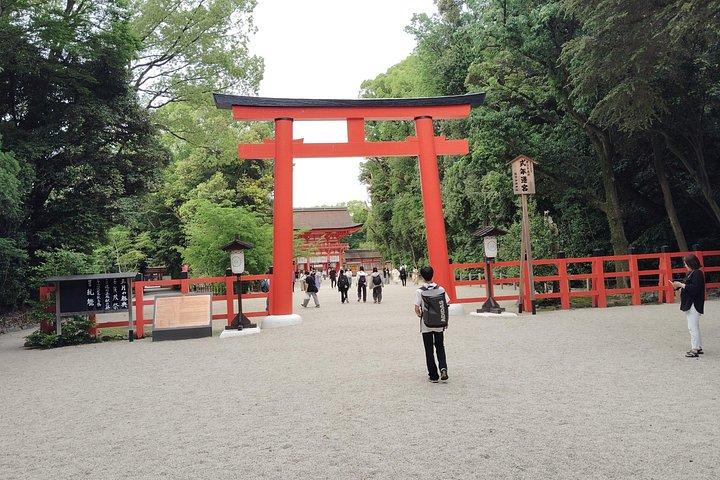 京都: 上賀茂・下鴨神社ガイドツアー3時間