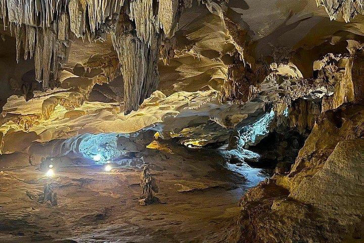 2日間シグネチャークルーズで白頭龍湾の美しさを探索