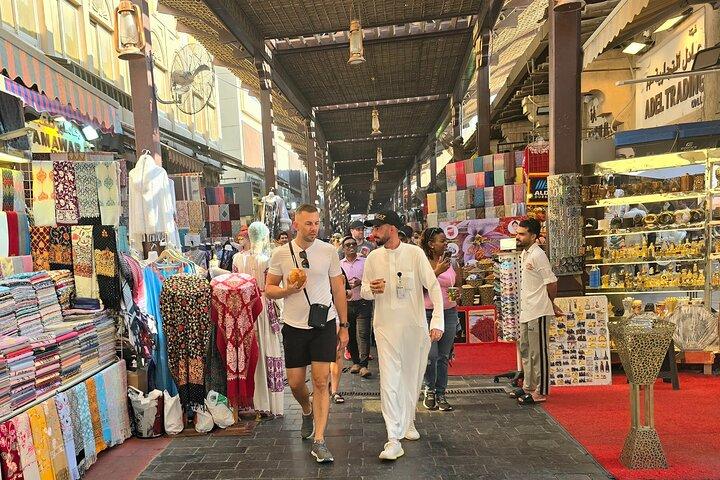 Souks de Dubaï, visite guidée du musée avec promenade en bateau et dégustations de plats