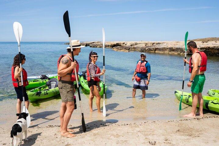 Passeio de caiaque e canoa para Roca Vecchia e La Grotta della Poesia