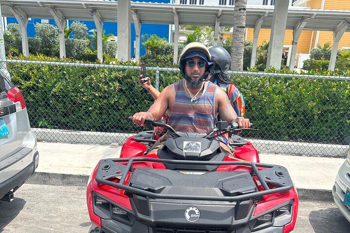 Alquiler de scooters, alquiler de vehículos todo terreno y alquiler de buggy, Nassau, Bahamas