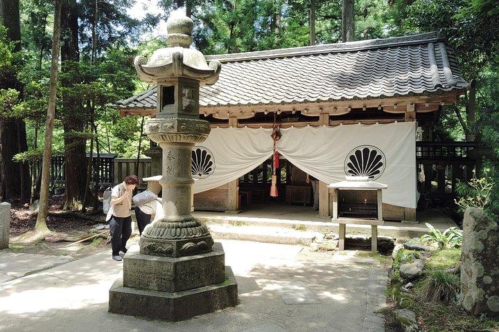 京都： 鞍馬寺と山岳伝説のガイド付きハイキング
