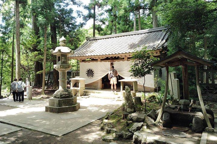 京都： 鞍馬寺と山岳伝説のガイド付きハイキング