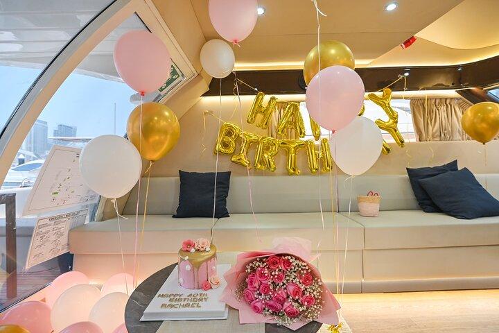 Festa di compleanno di 2 ore su uno yacht a Dubai