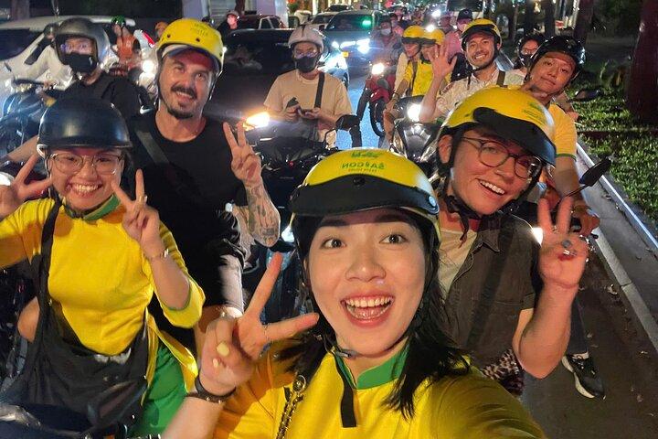 Descubra os pontos escondidos de Saigon na aventura da motocicleta noturna