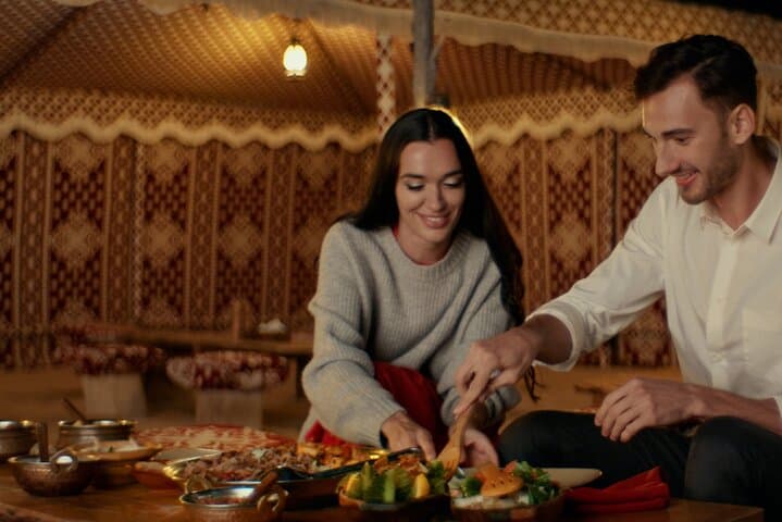 Dubai: Heritage Desert Safari in Vintage Land Rover with Dinner