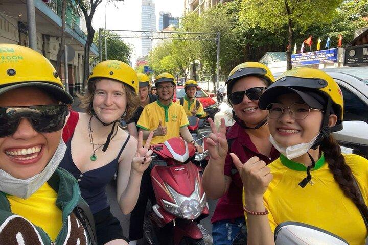 Saigon : Storia, Cultura e Perle Nascoste Avventura in Moto
