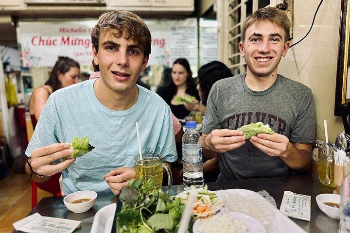 サイゴン・バイ・ナイト 見逃せない究極の屋台グルメ散歩