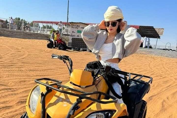 VIPデザートサファリドバイクワッドバイク付きラクダ乗りBBQディナー