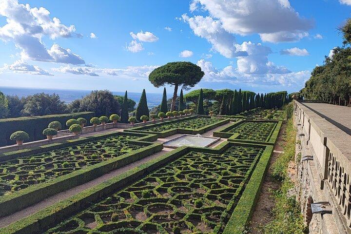 カステル・ガンドルフォ : ローマからローマ法王の夏の住居と庭園ツアー