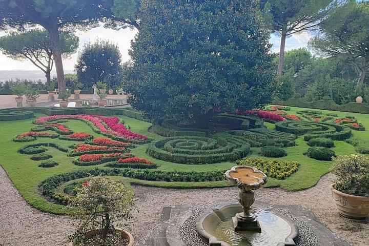 カステル・ガンドルフォ : ローマからローマ法王の夏の住居と庭園ツアー