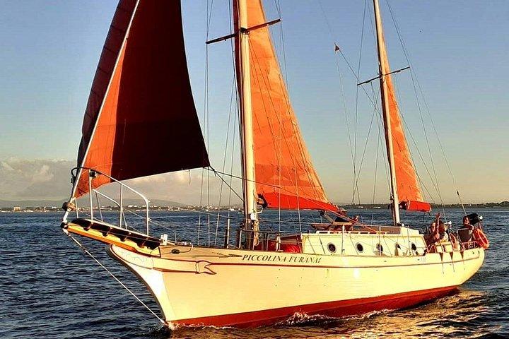 Tagus River - ヴィンテージヨットのプライベートツアー