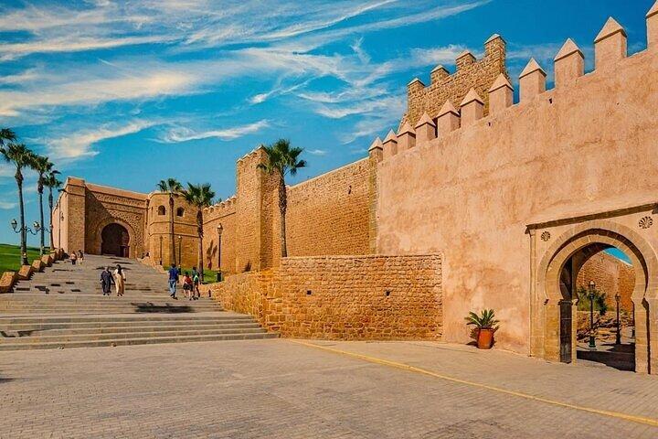 Tour privado exclusivo pela cidade de Rabat em veículo VIP de luxo.