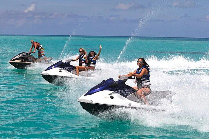 Doha : Verken de kustlijn van Doha op jetski met uitzicht op de skyline