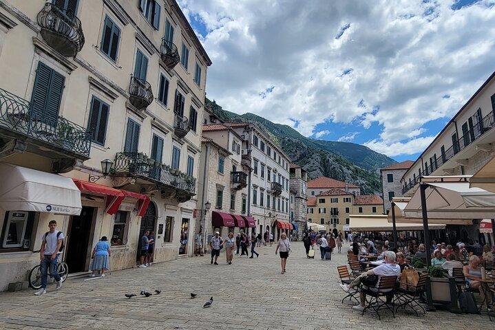 Von Durres/Tirana: Tagesausflug nach Montenegro, Budva und Kotor