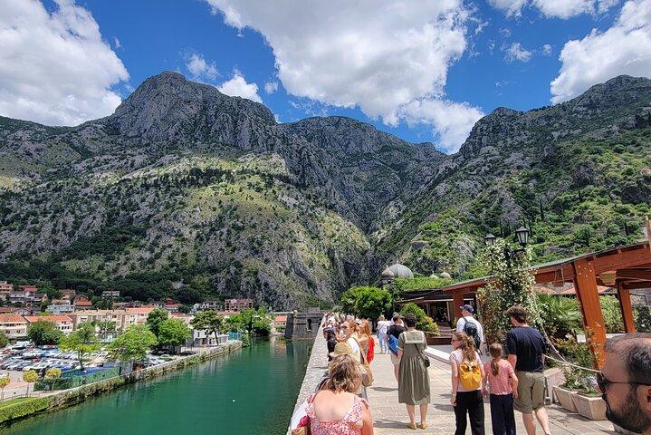 Von Durres/Tirana: Tagesausflug nach Montenegro, Budva und Kotor