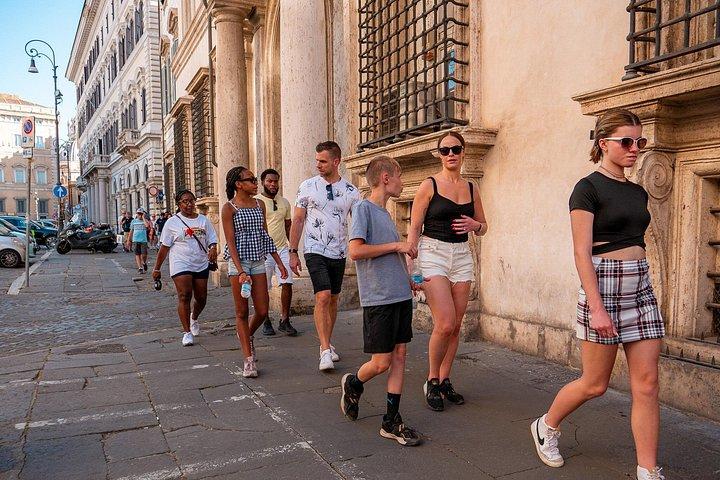 ローマ市内、パンテオン、トレビの泉散策ツアー