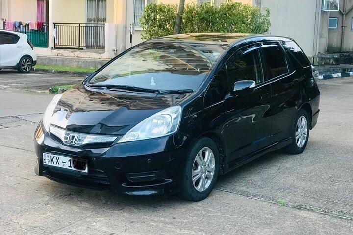 スリランカのレンタカーとドライバーのレンタル - プライベートドライバーと運転手