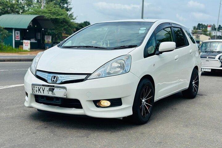 スリランカのレンタカーとドライバーのレンタル - プライベートドライバーと運転手