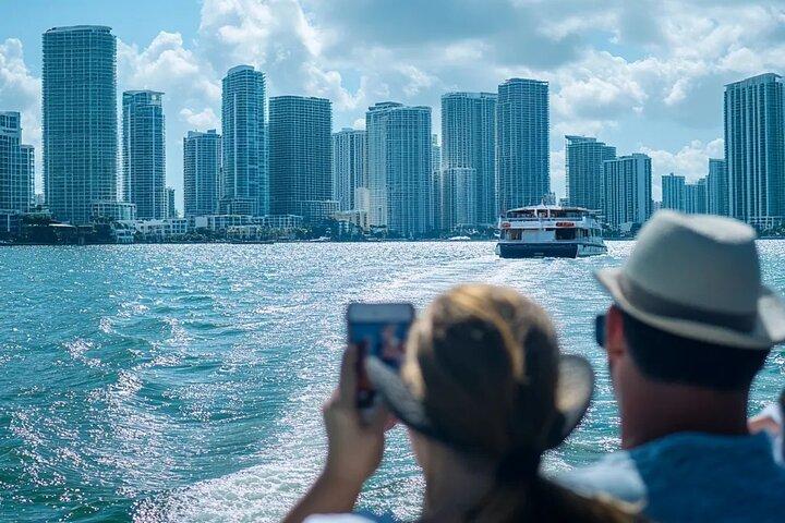 Miami Insider : ボートクルーズ（オプション）付き小グループシティツアー