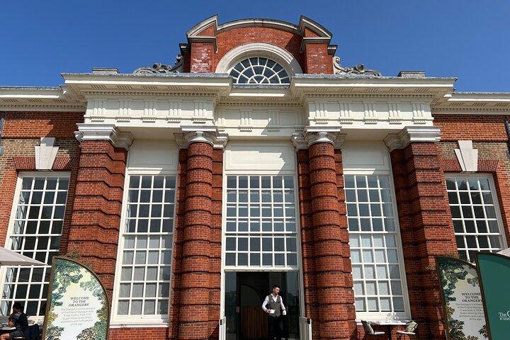 Kensington Palace: Private Walking Tour with Blue Badge Guide