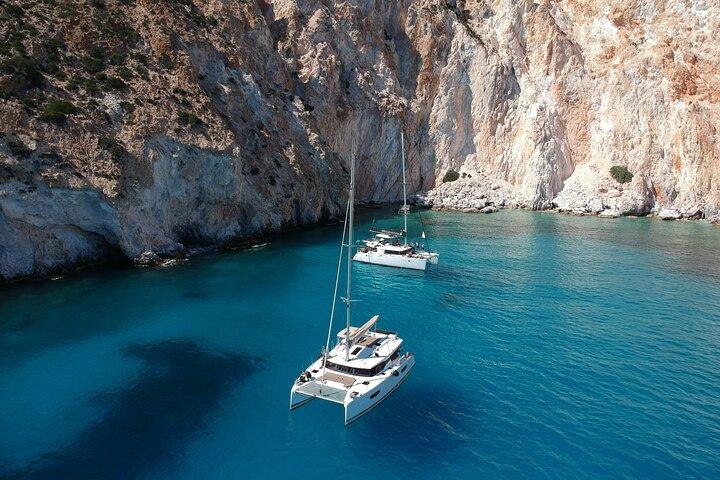 Crucero de día completo en catamarán: Poliegos - Kleftiko