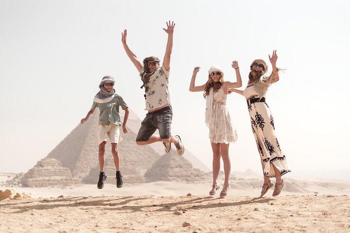 Pyramids, Egyptian Museum & Bazaar With Photographer