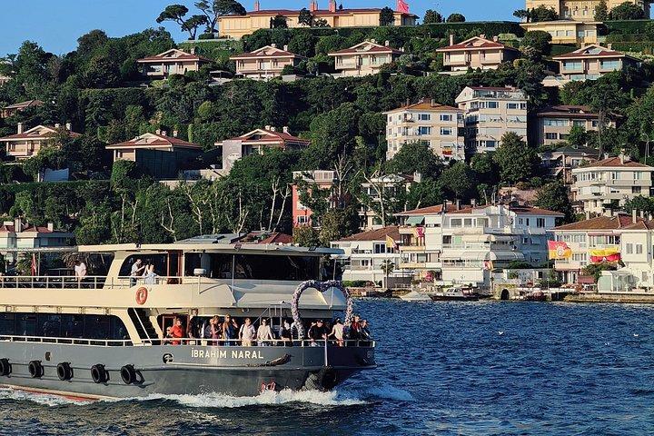 Profitez du Bosphore d’Istanbul : 2 - Heures Croisières de jour, coucher de soleil et nuit