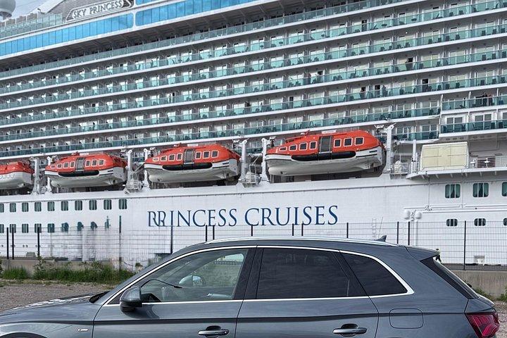 車でヘルシンキプライベートツアー＋ヴィシットポルヴォー中世の古い牽引車