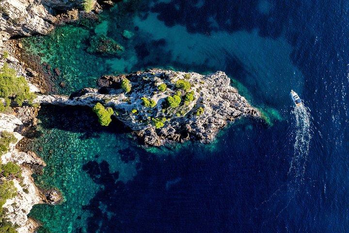 ドゥブロブニク：エラフィテ諸島文化遺産ボートツアー（ガイド付き）