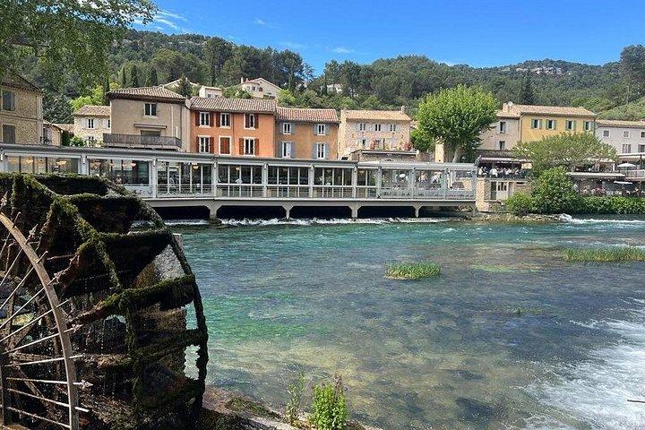 プライベートな一日で巡る、リュベロン地方の壮麗な丘の上の村々