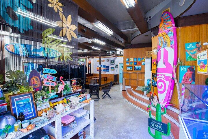 [Okinawa Blue Cave] Snorkling (bådtur, guidet charter) Meget tilfreds med den smukke butiks omfattende faciliteter (foto- og videooptagelsesservice inkluderet)