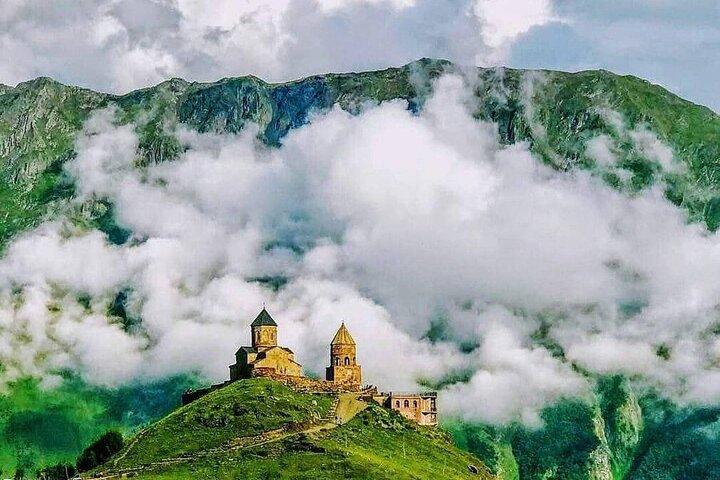 Magica Kazbegi Gudauri & Ananuri DayTrip Tour guidato da Tbilisi