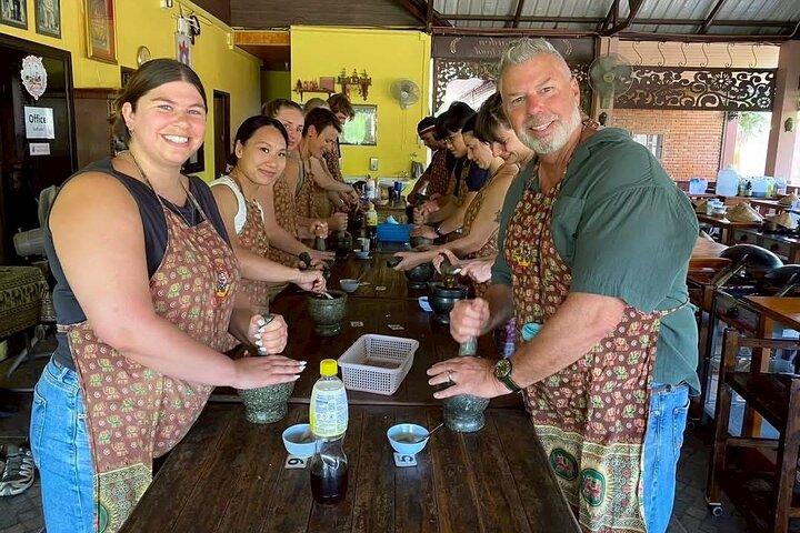 Kochabendkurs Chiang Mai Besuchen Sie den Bio-Garten und -Markt