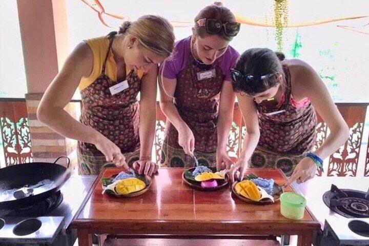 Kochabendkurs Chiang Mai Besuchen Sie den Bio-Garten und -Markt