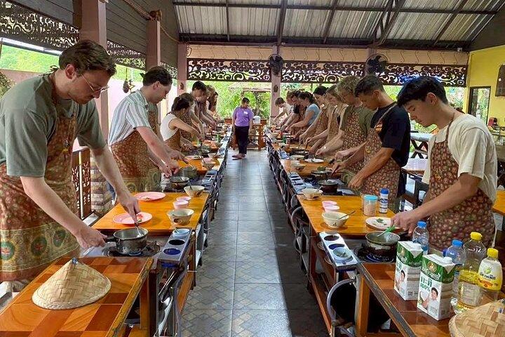 Kochabendkurs Chiang Mai Besuchen Sie den Bio-Garten und -Markt